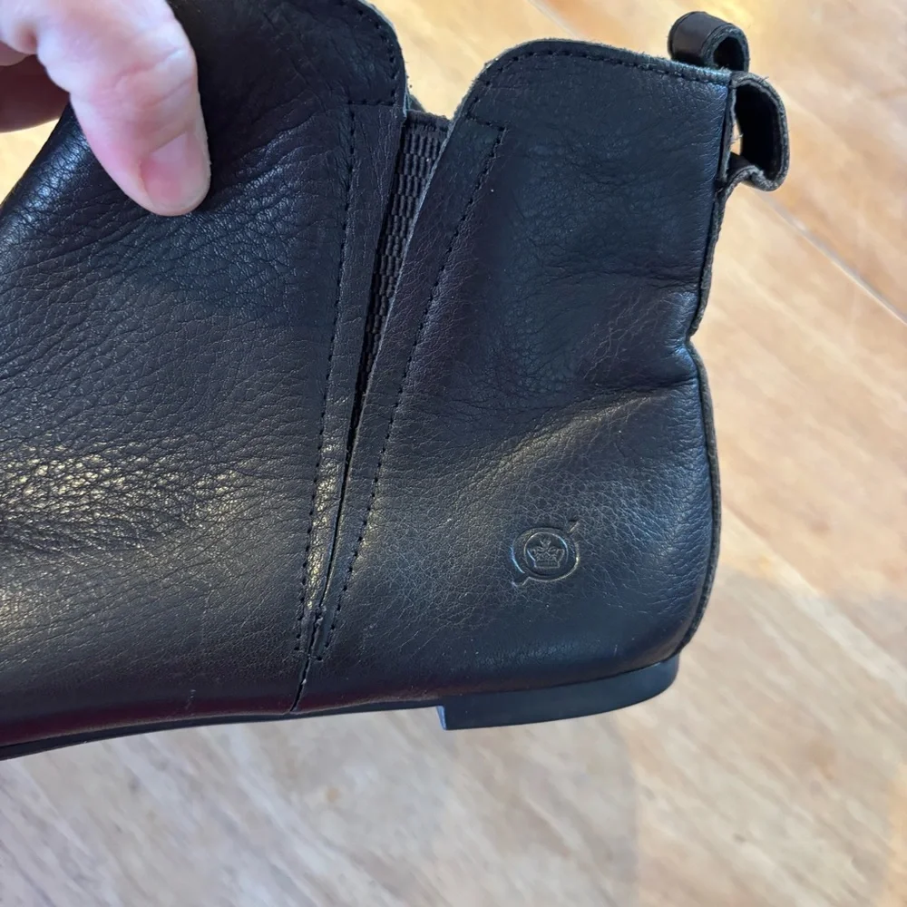 Born Black Leather Ankle Boots size 10 - Picture 3 of 6